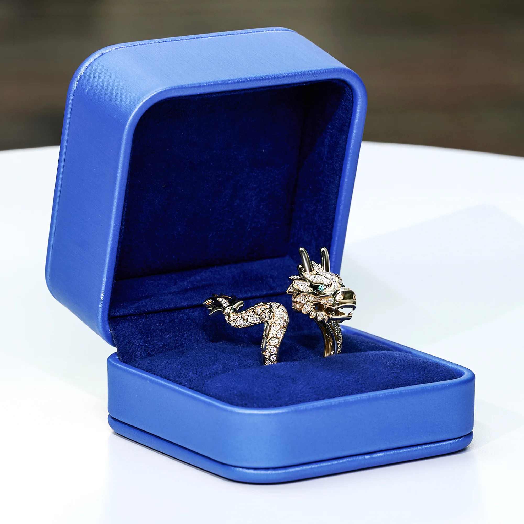 MOISSANITE AZURE DRAGON BAND RING IN 18K SOLID GOLD - Image 4