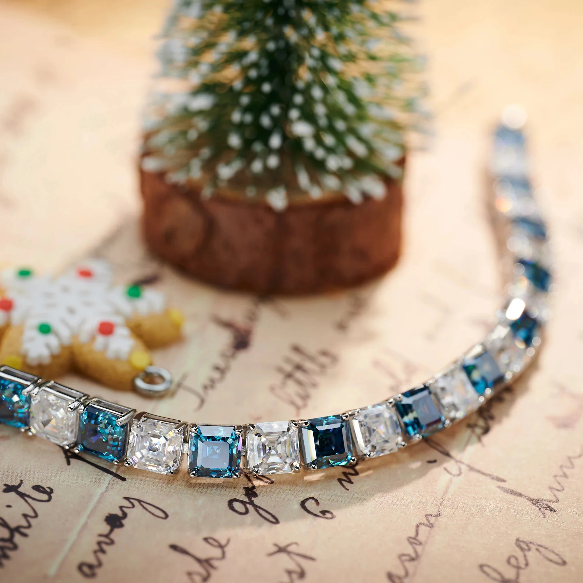 MOISSANITE BLUE & ICE ASSCHER TENNIS BRACELET IN SOLID GOLD - Image 4