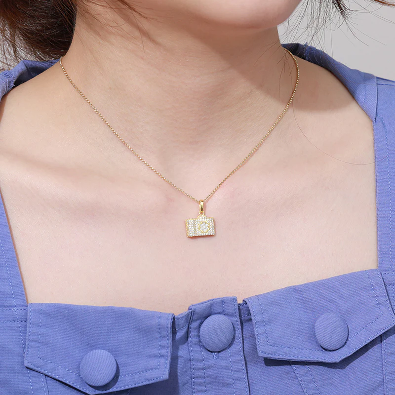 MOISSANITE CAMERA PENDANT IN STERLING SILVER - Image 3