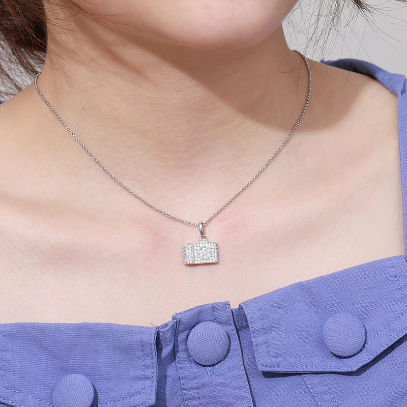 MOISSANITE CAMERA PENDANT IN STERLING SILVER - Image 4