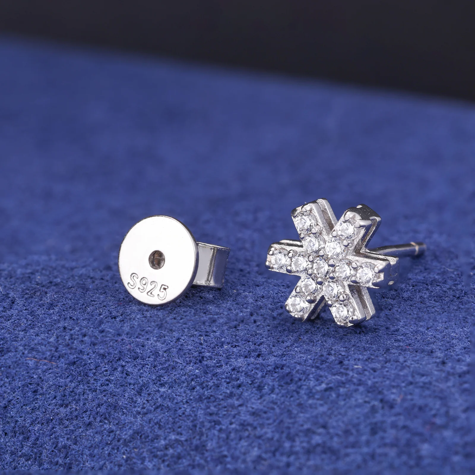 MOISSANITE CHRISTMAS SNOWFLAKE STUD EARRING IN STERLING SILVER - Image 2