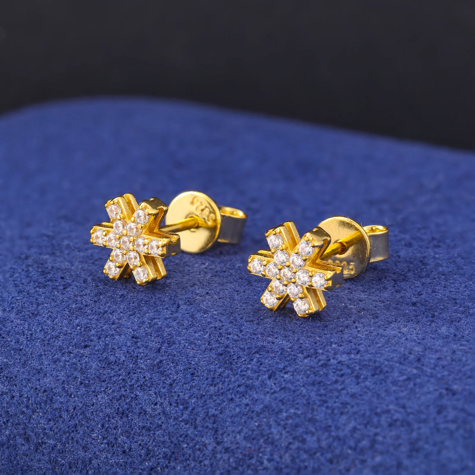 MOISSANITE CHRISTMAS SNOWFLAKE STUD EARRING IN STERLING SILVER - Image 3