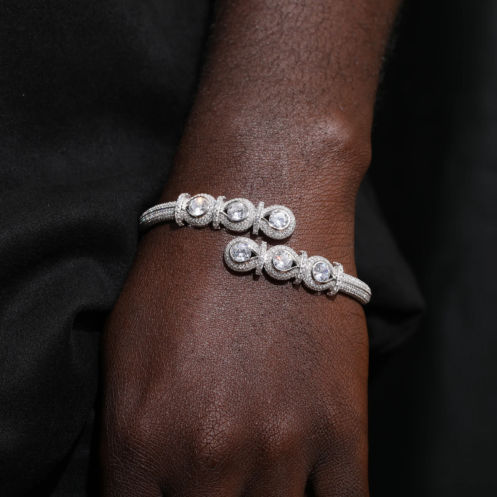 MOISSANITE DIAMOND CLUSTERED STAR RIBBON BANGLE BRACELET IN STERLING SILVER - Image 3