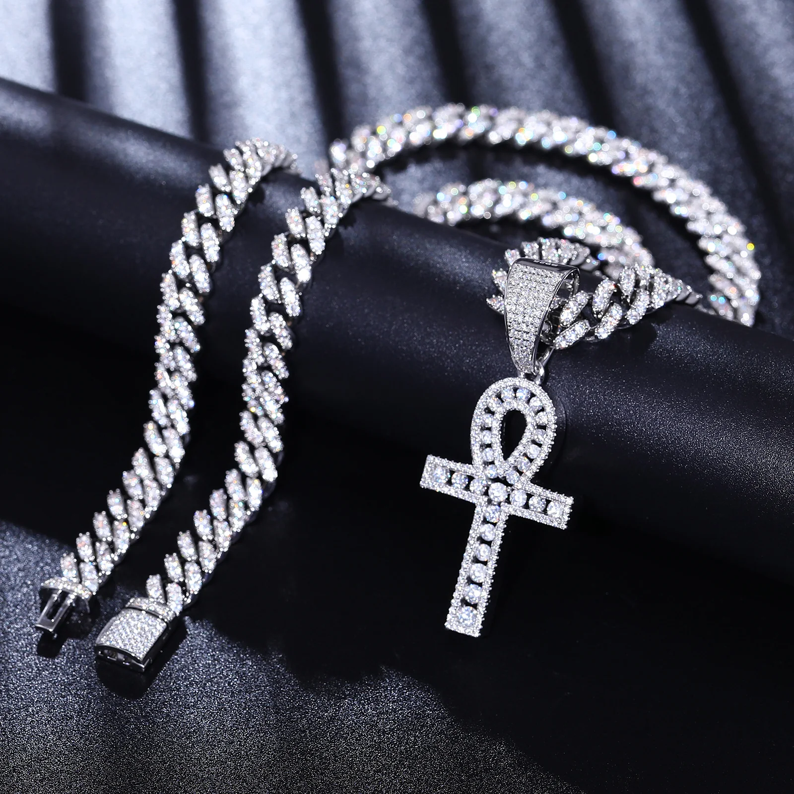 MOISSANITE DIAMOND EDGED CROSS PENDANT IN STERLING SILVER - Image 4