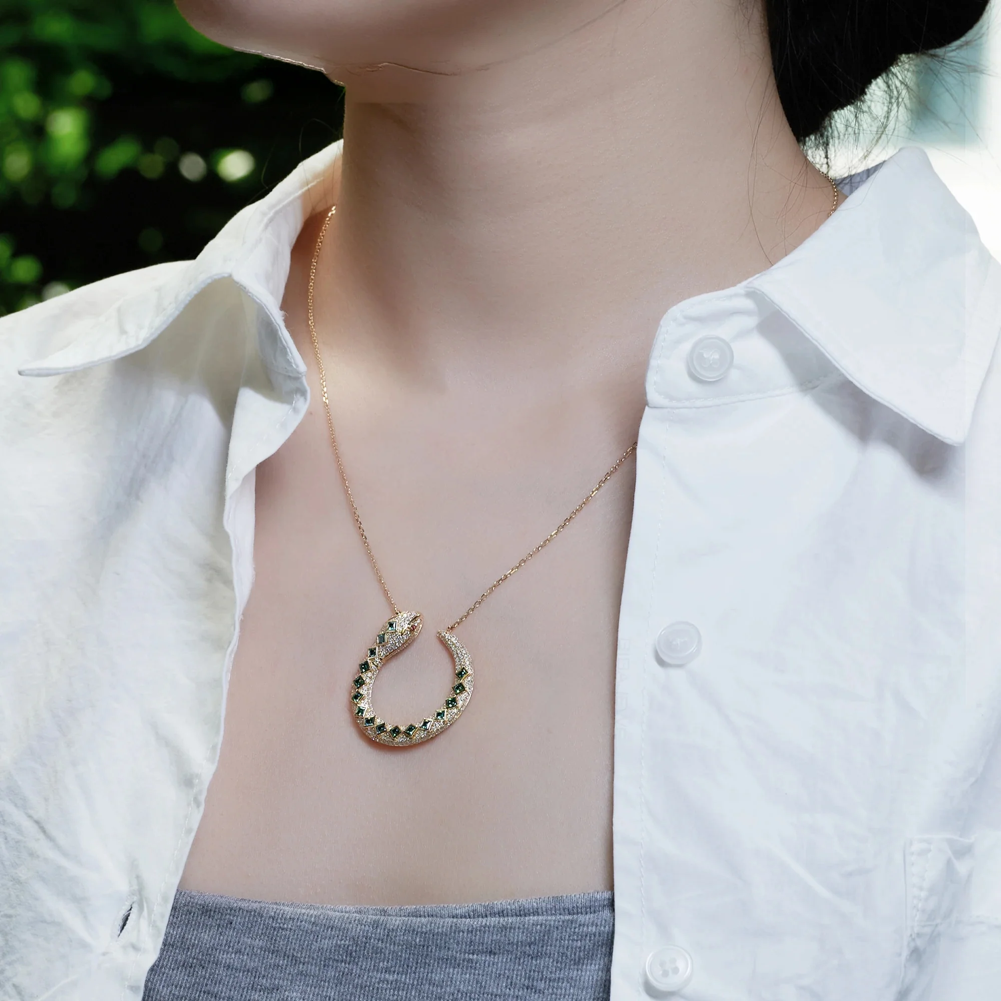 MOISSANITE DIAMOND EMERALD SERPENT PENDANT IN SOLID GOLD - Image 3
