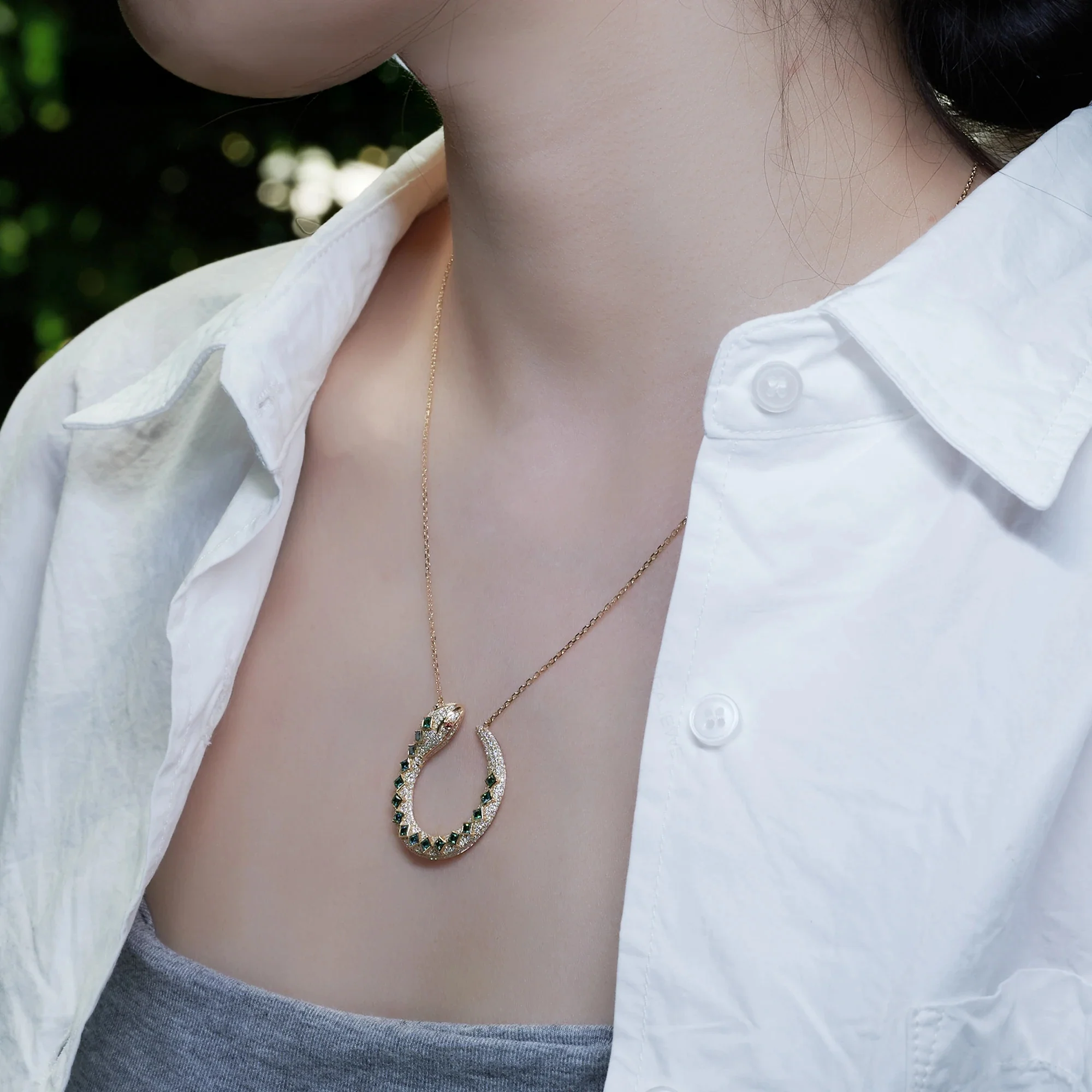 MOISSANITE DIAMOND EMERALD SERPENT PENDANT IN SOLID GOLD - Image 4
