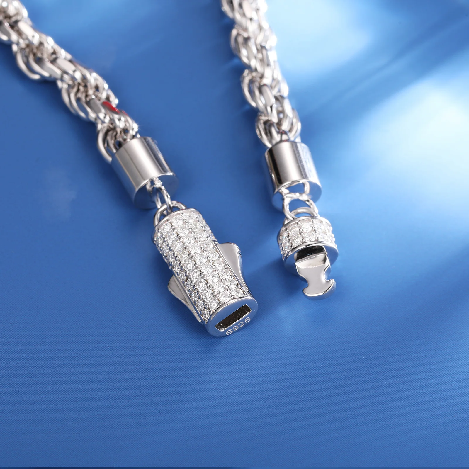 TWISTED LINK CHAIN BRACELET IN STERLING SILVER with MOISSANITE DIAMOND on LOCK - Image 4