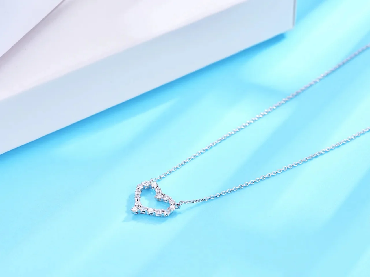 MOISSANITE HEART PENDANT IN STERLING SILVER - Image 3