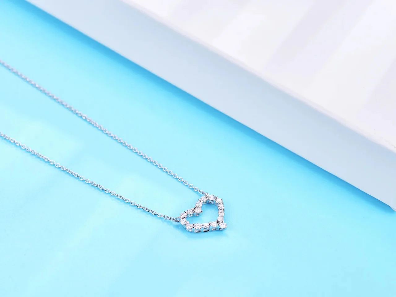 MOISSANITE HEART PENDANT IN STERLING SILVER - Image 5