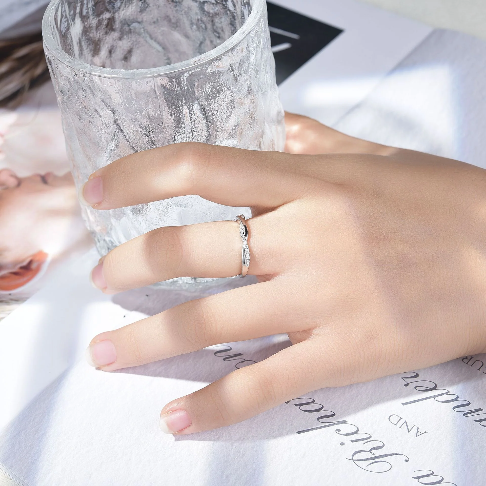 MOISSANITE MINIMALISTIC TWIST BAND RING IN STERLING SILVER - Image 5