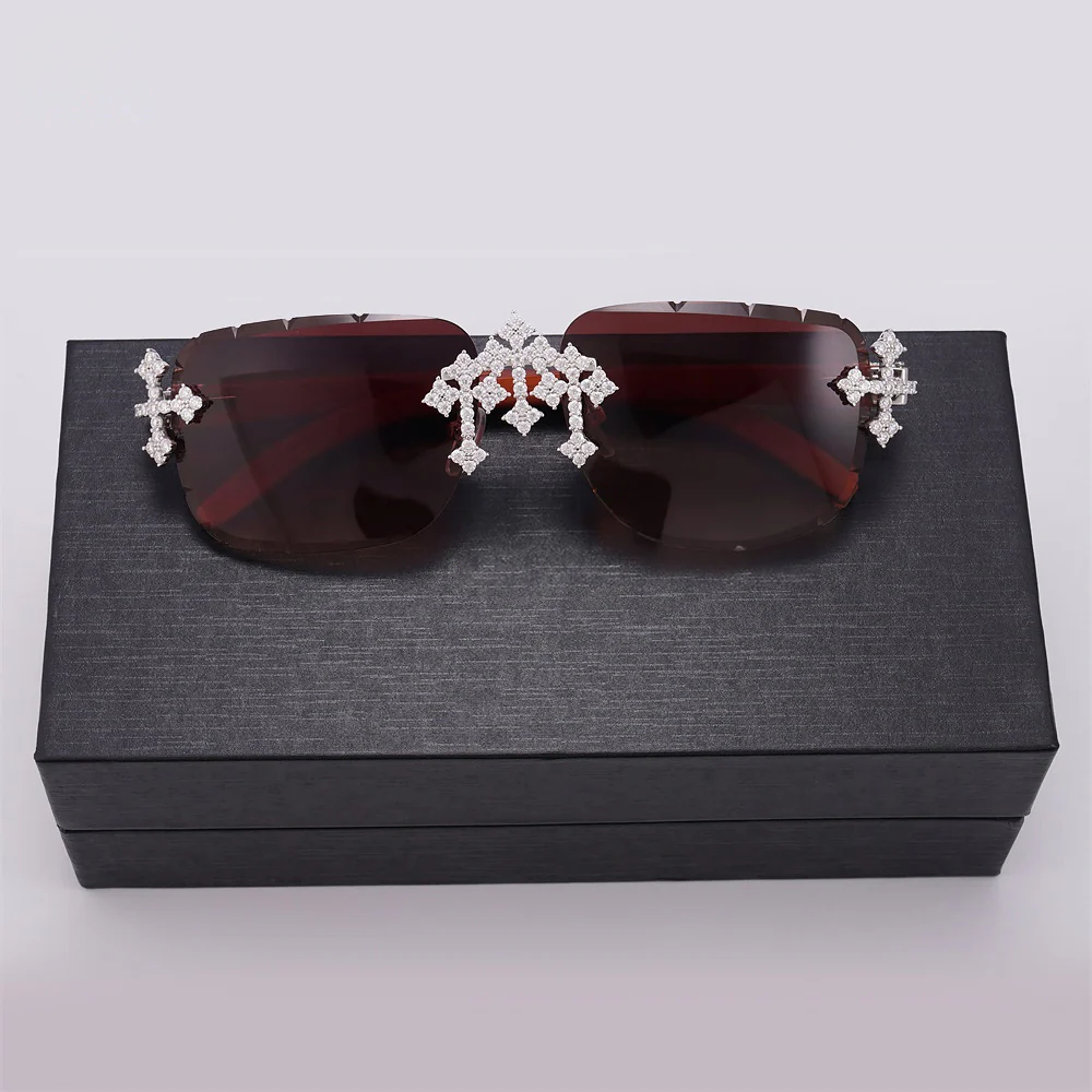 MOISSANITE TRIPLE CROSS BRIDGE SUNGLASSES - Image 2