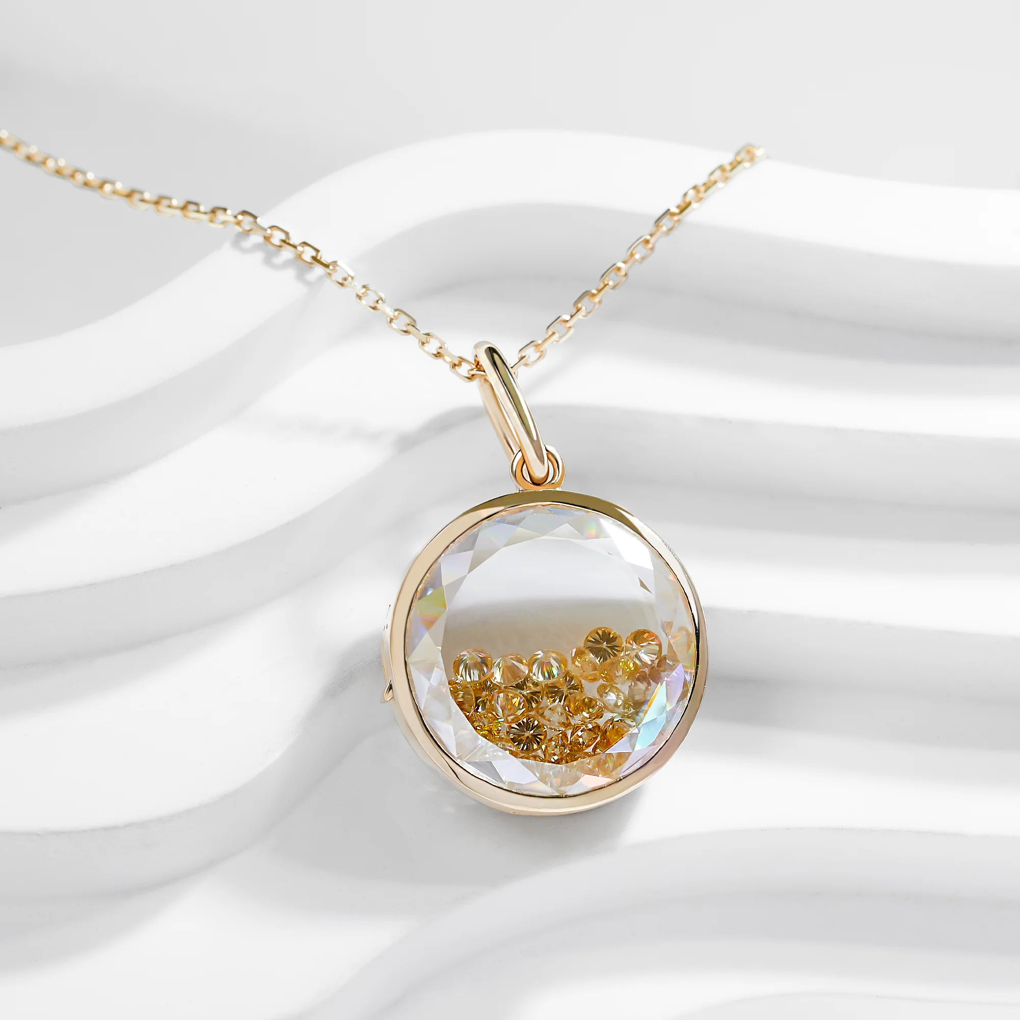 MOISSANITE VAULT PORTRAIT CUT PENDANT IN SOLID GOLD - Image 4
