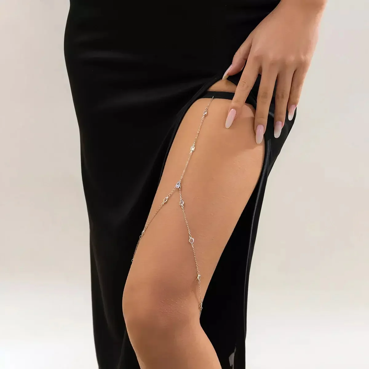 MOONLACE V THIGH CHAIN - Image 3