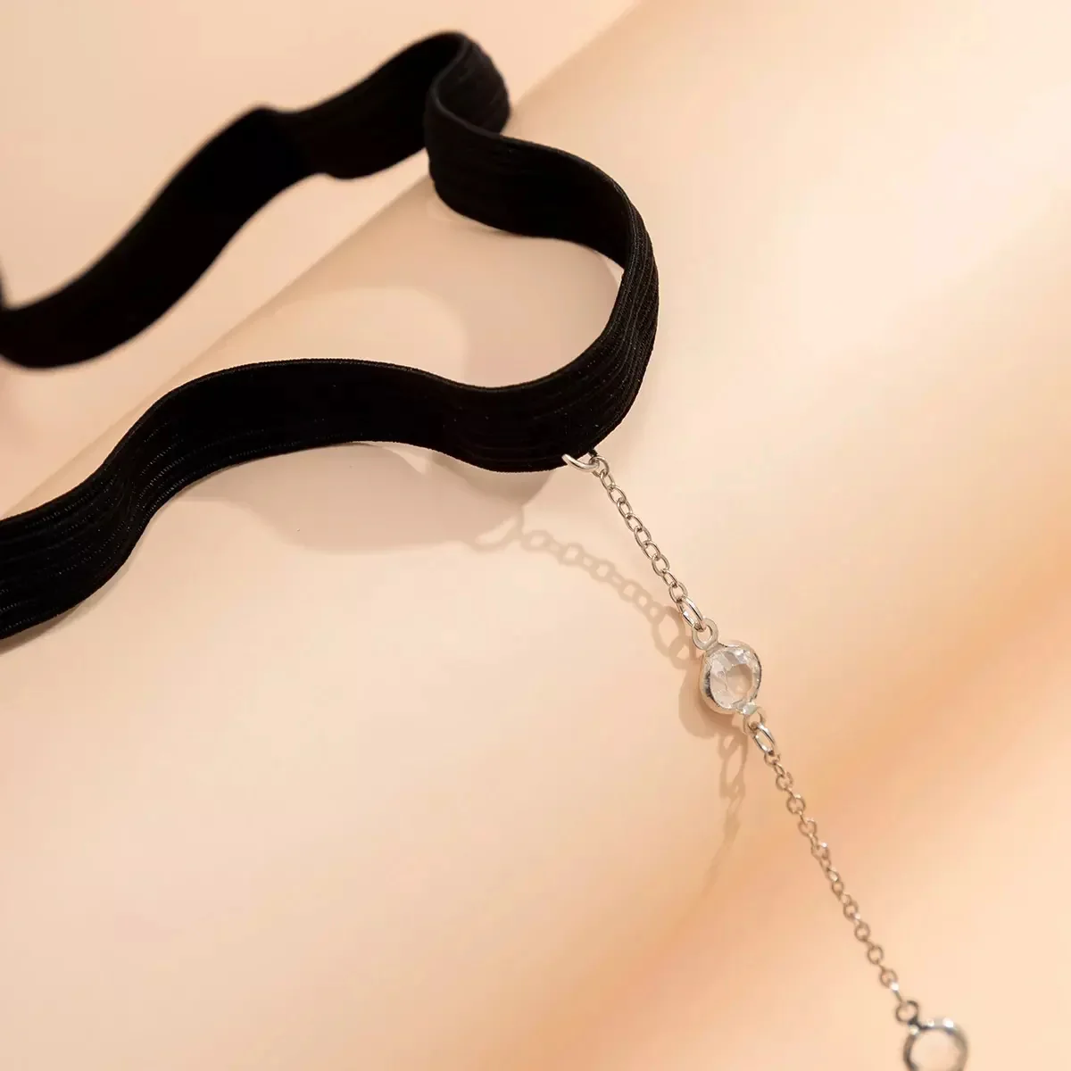 MOONLACE V THIGH CHAIN - Image 5