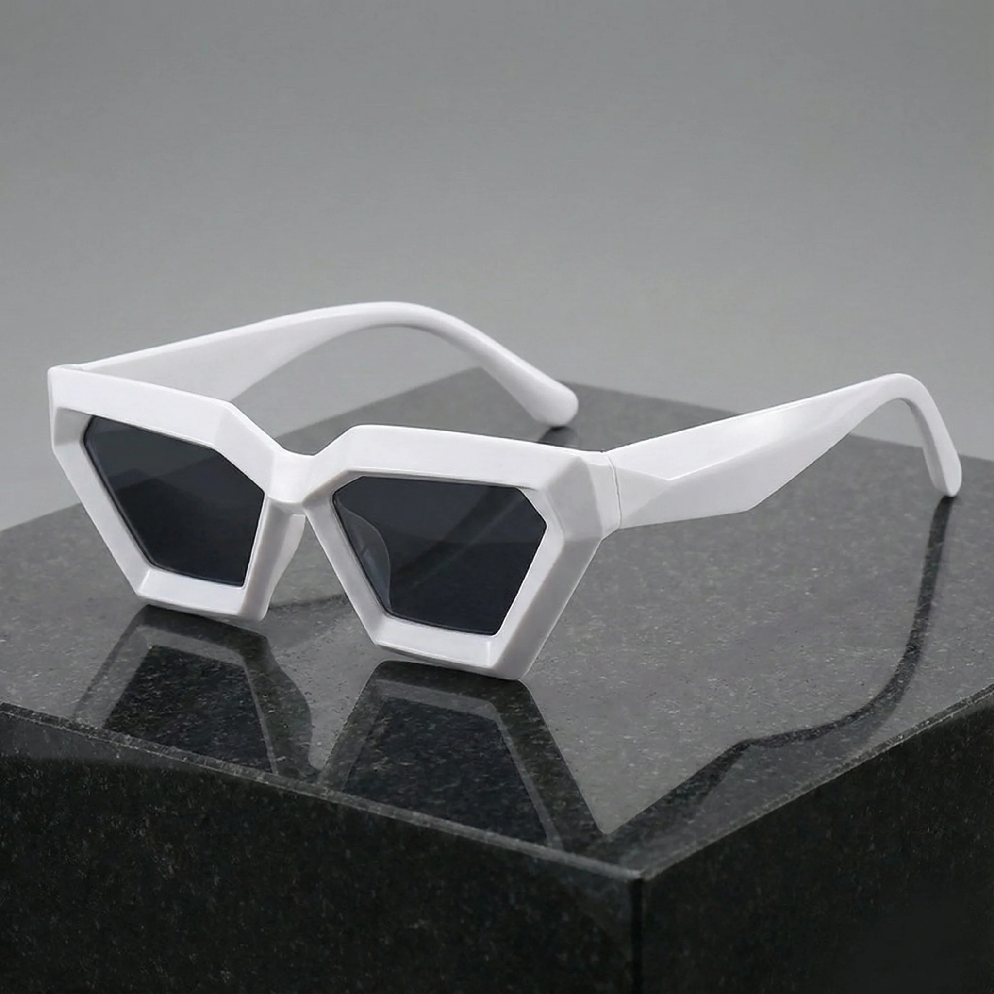 NOCTYRA CAT EYE SUNGLASSES - Image 9