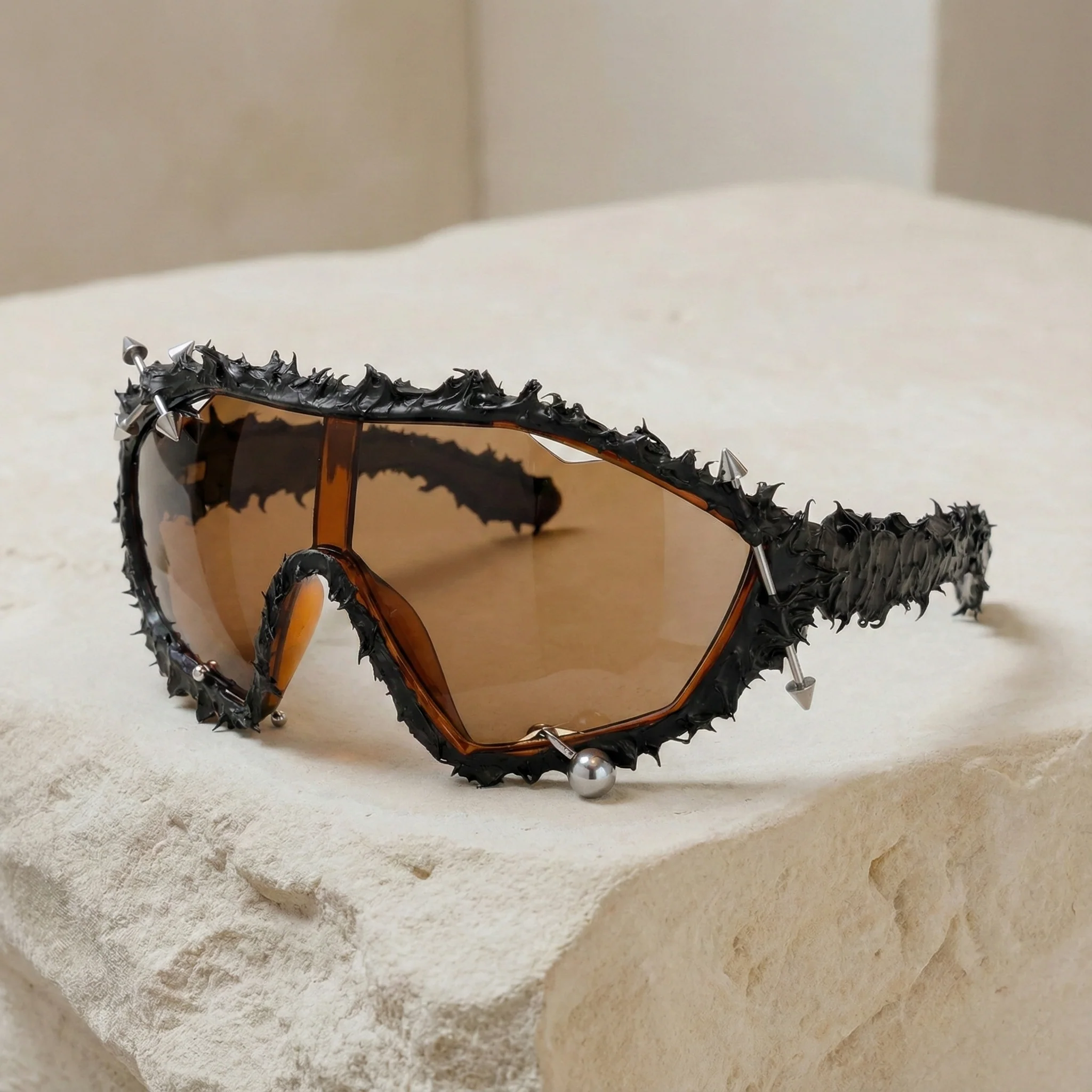 OBSIDIAN SPIKE VISOR - Image 3