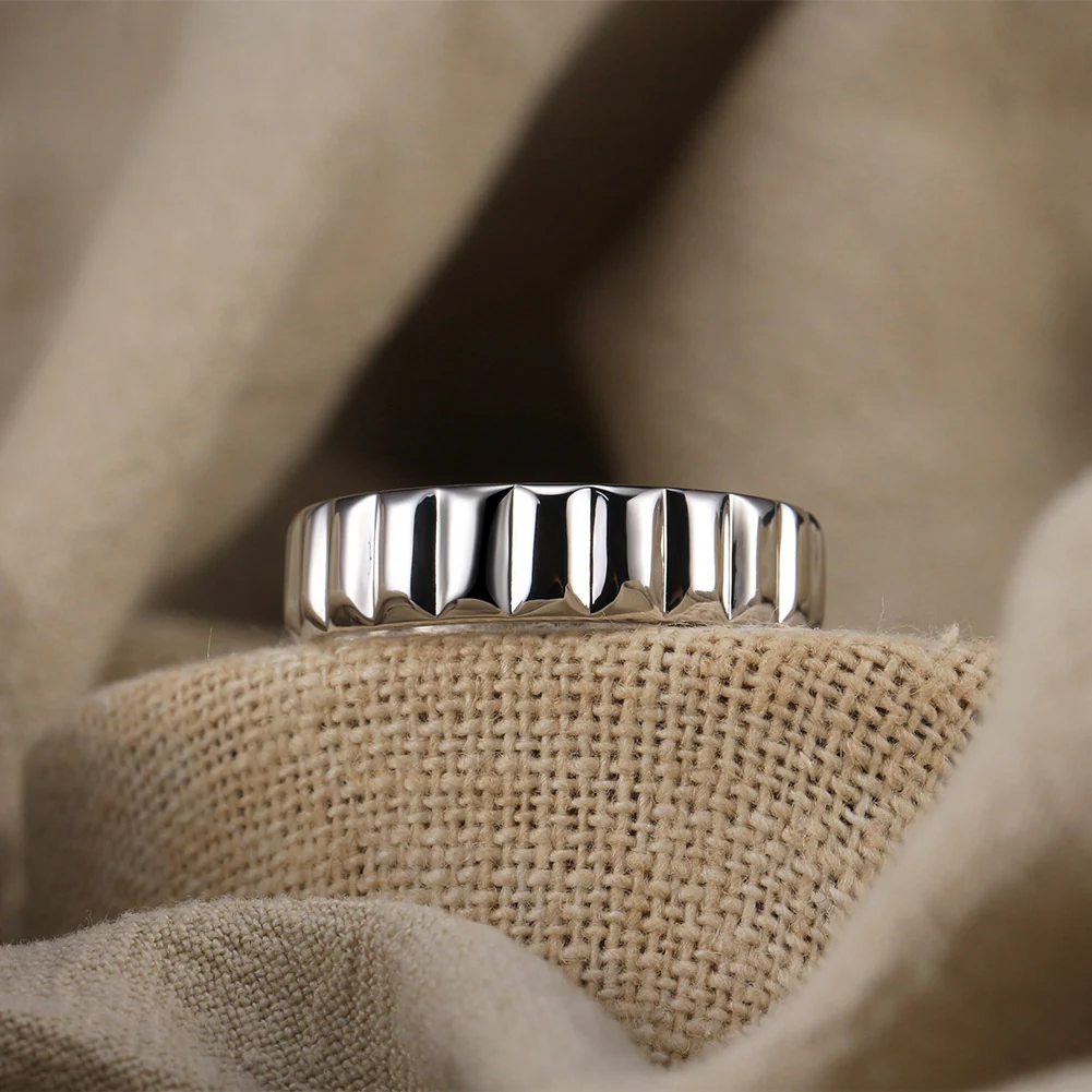 RIBBED TWISTED SIGNET BAND RING IN STERLING SILVER - Image 3