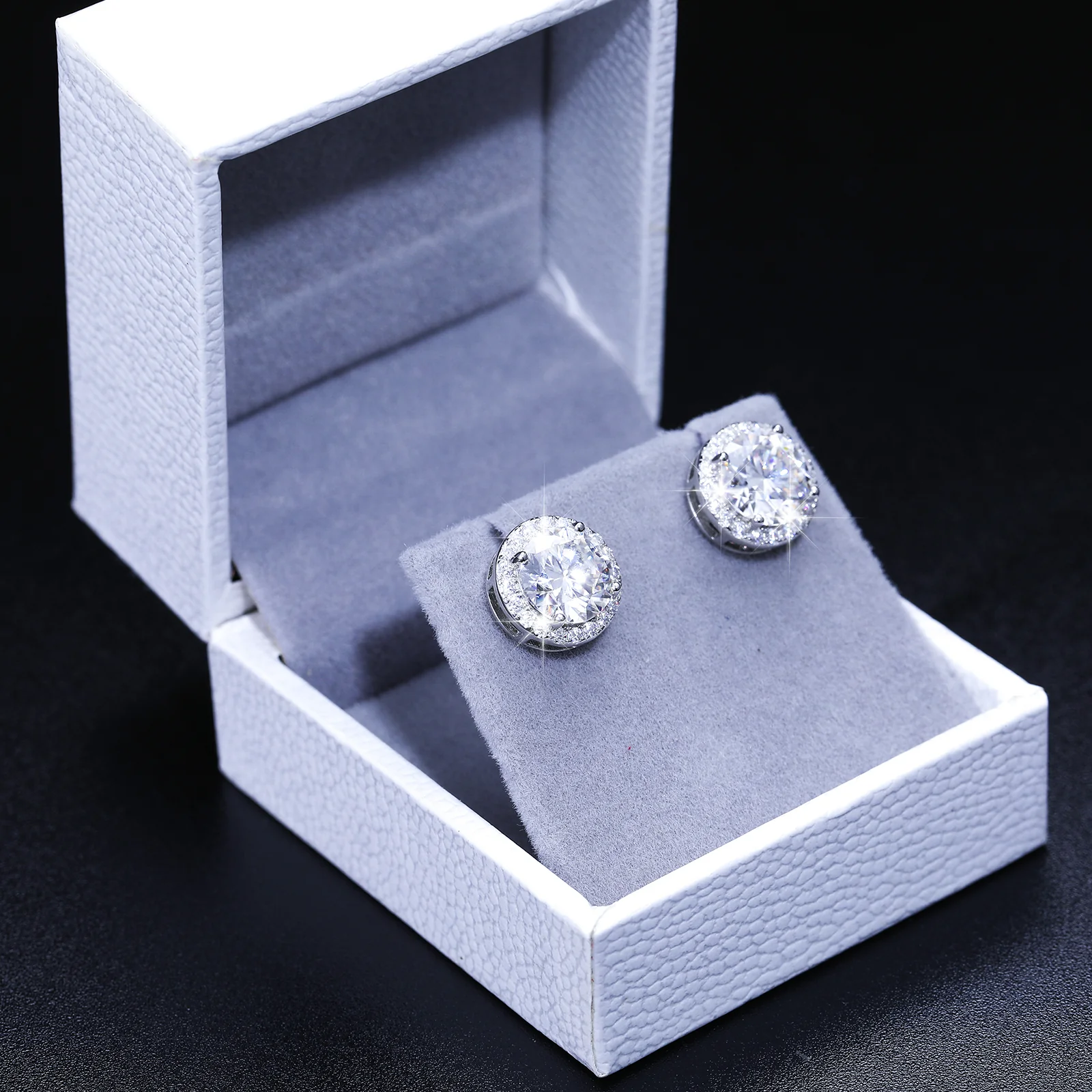 ROUND BRILLIANT CUT MOISSANITE DIAMOND SCREW BACK HALO STUD EARRINGS IN STERLING SILVER - Image 3