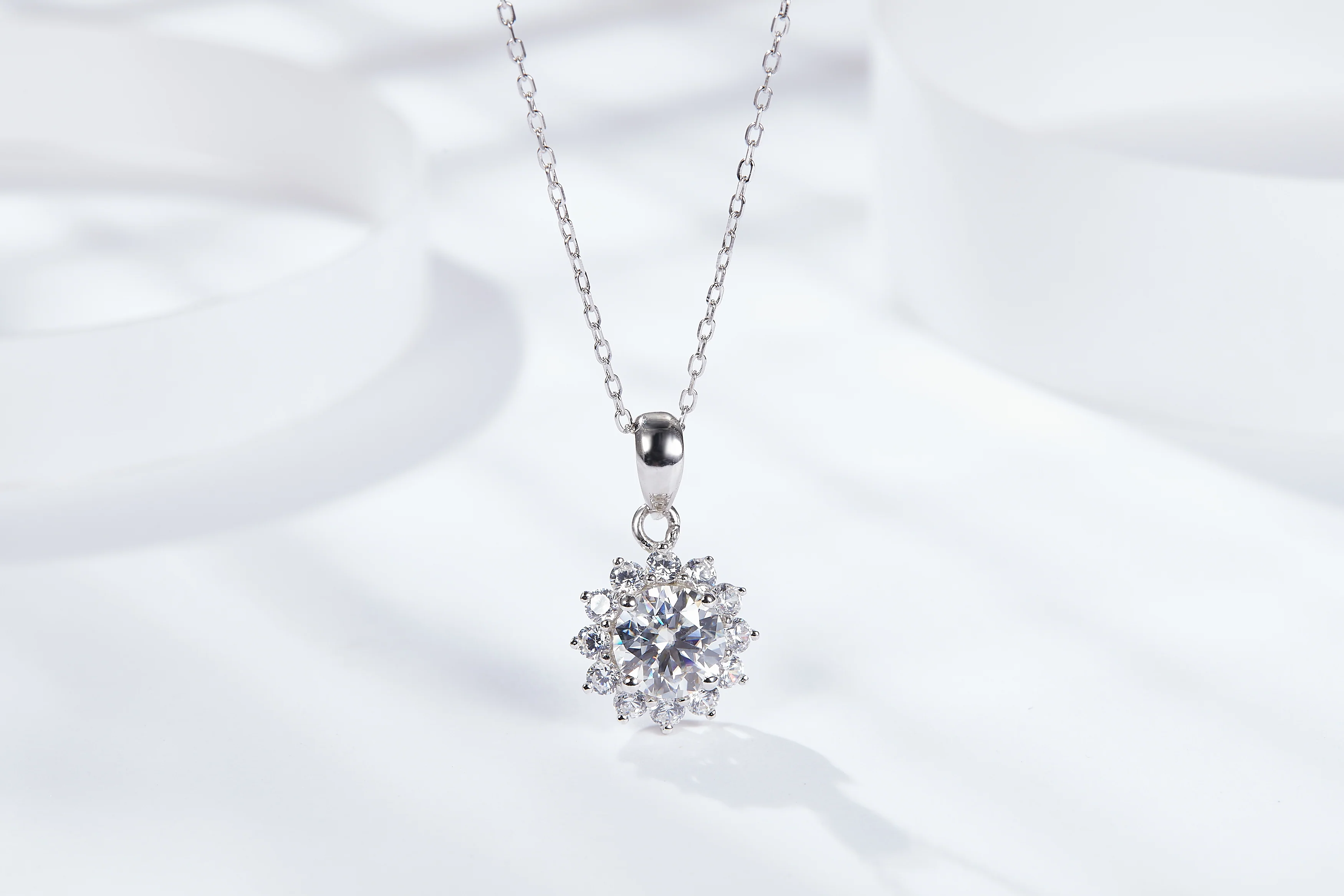 SUNFLOWER MOISSANITE PENDANT IN STERLING SILVER - Image 3