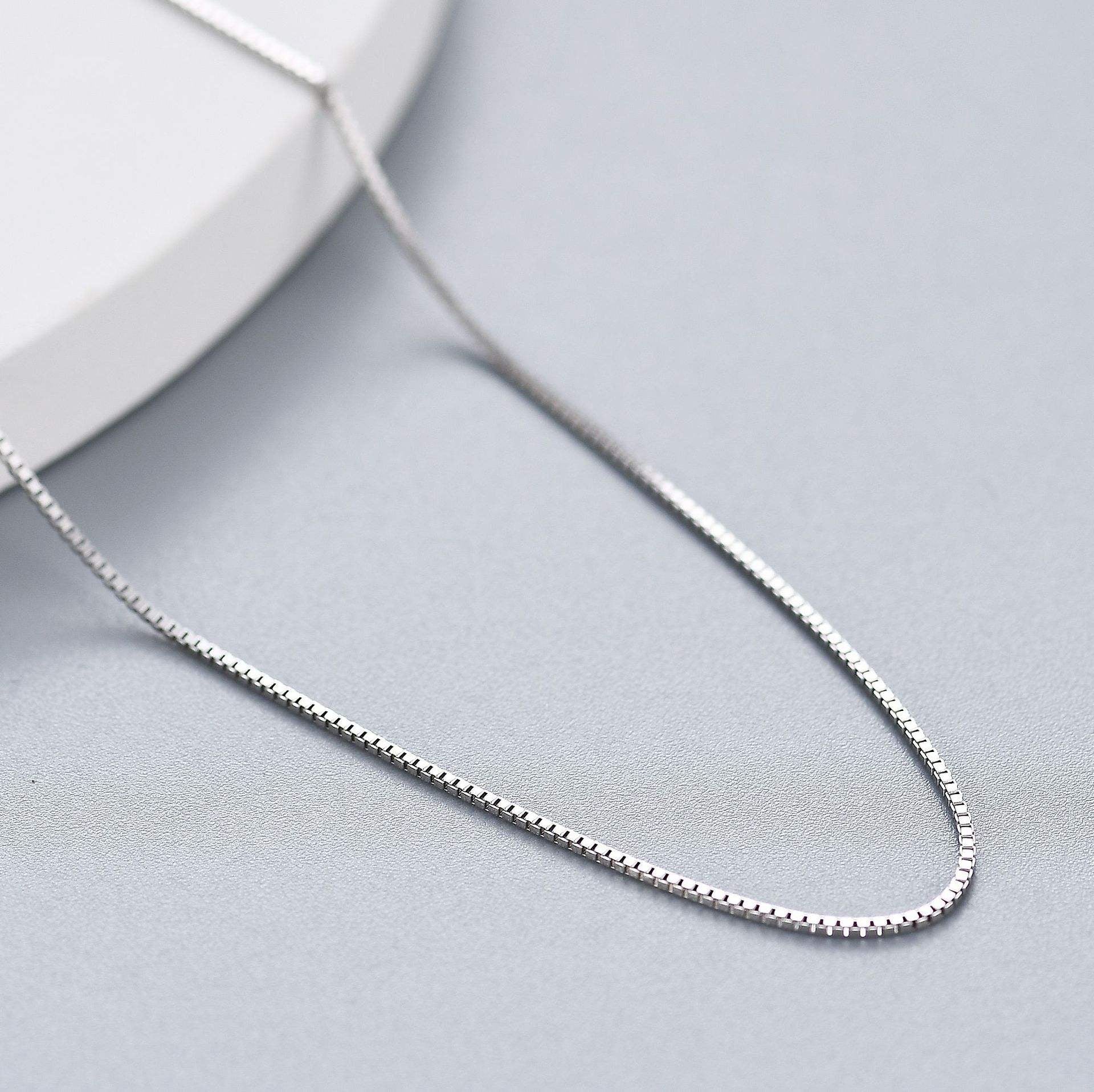 THIN BOX CHAIN NECKLACE IN STERLING SILVER - Image 4