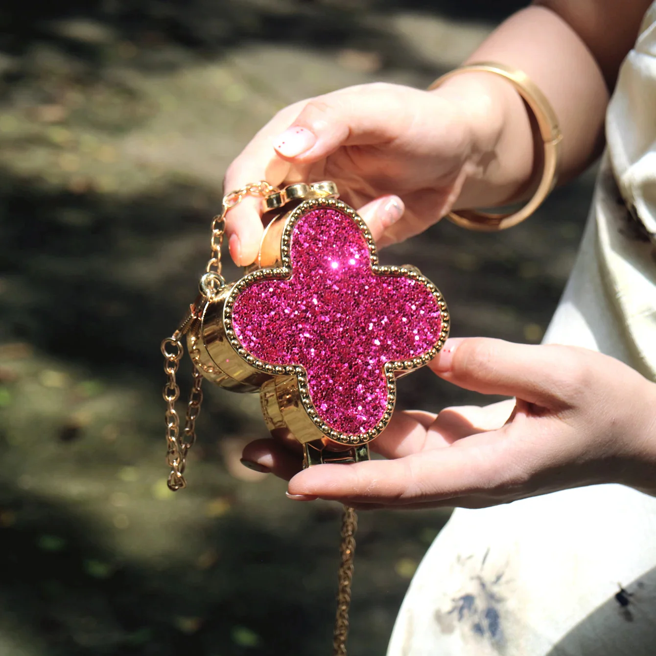 VAN CLEEF CLOVER COIN BAG - Image 2
