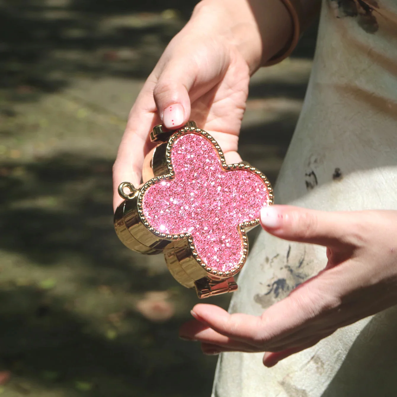 VAN CLEEF CLOVER COIN BAG - Image 3