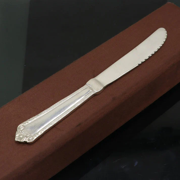 VINTAGE ORNATE HANDLE BUTTER KNIFE IN STERLING SILVER - Image 3