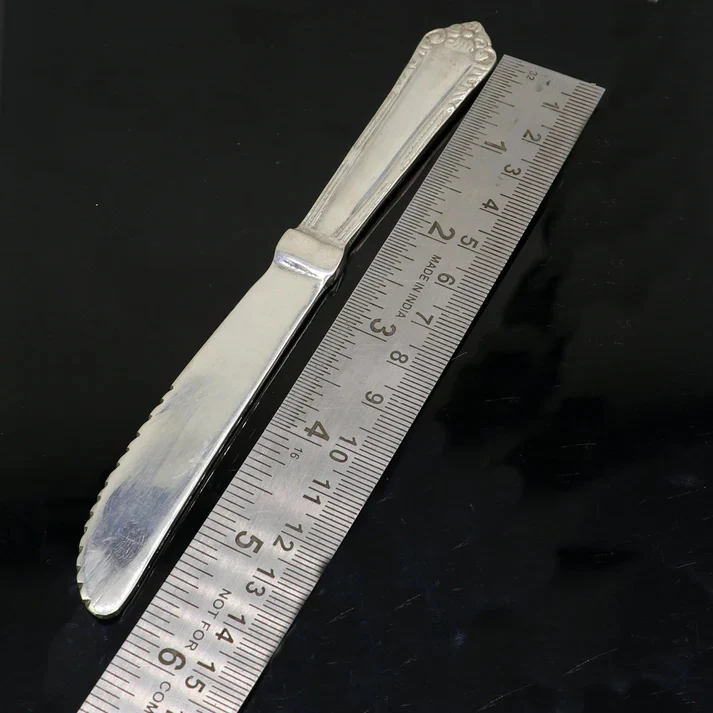 VINTAGE ORNATE HANDLE BUTTER KNIFE IN STERLING SILVER - Image 4