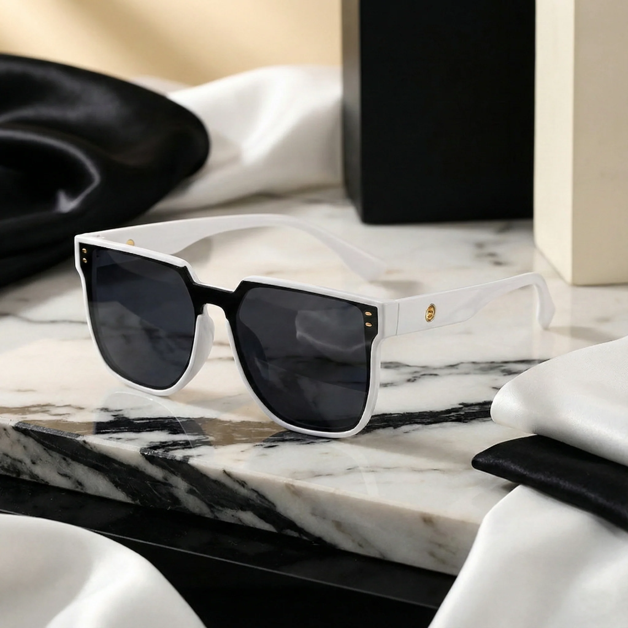 VIREN OVERSIZED SUNGLASSES - Image 12