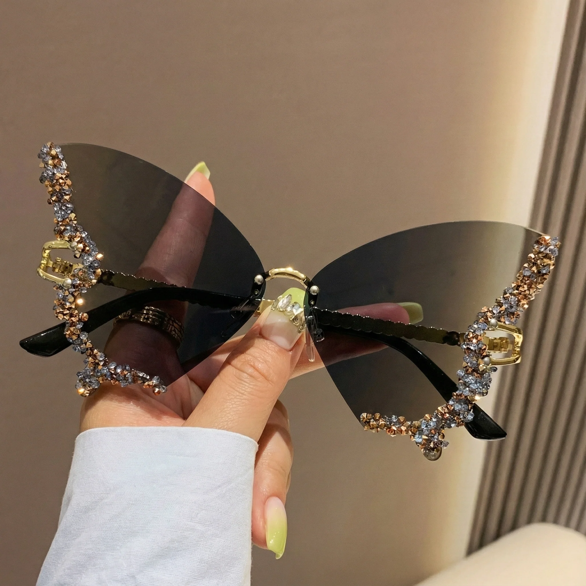 ZAPHIRA CRYSTAL SUNGLASSES - Image 10