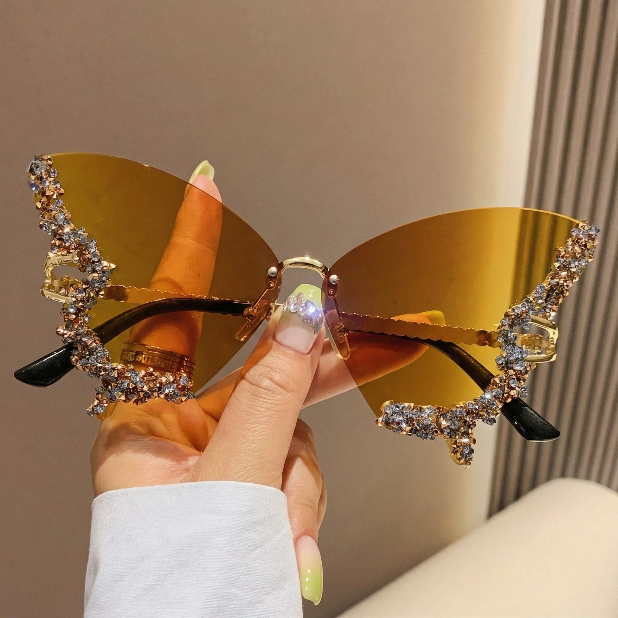 ZAPHIRA CRYSTAL SUNGLASSES - Image 5