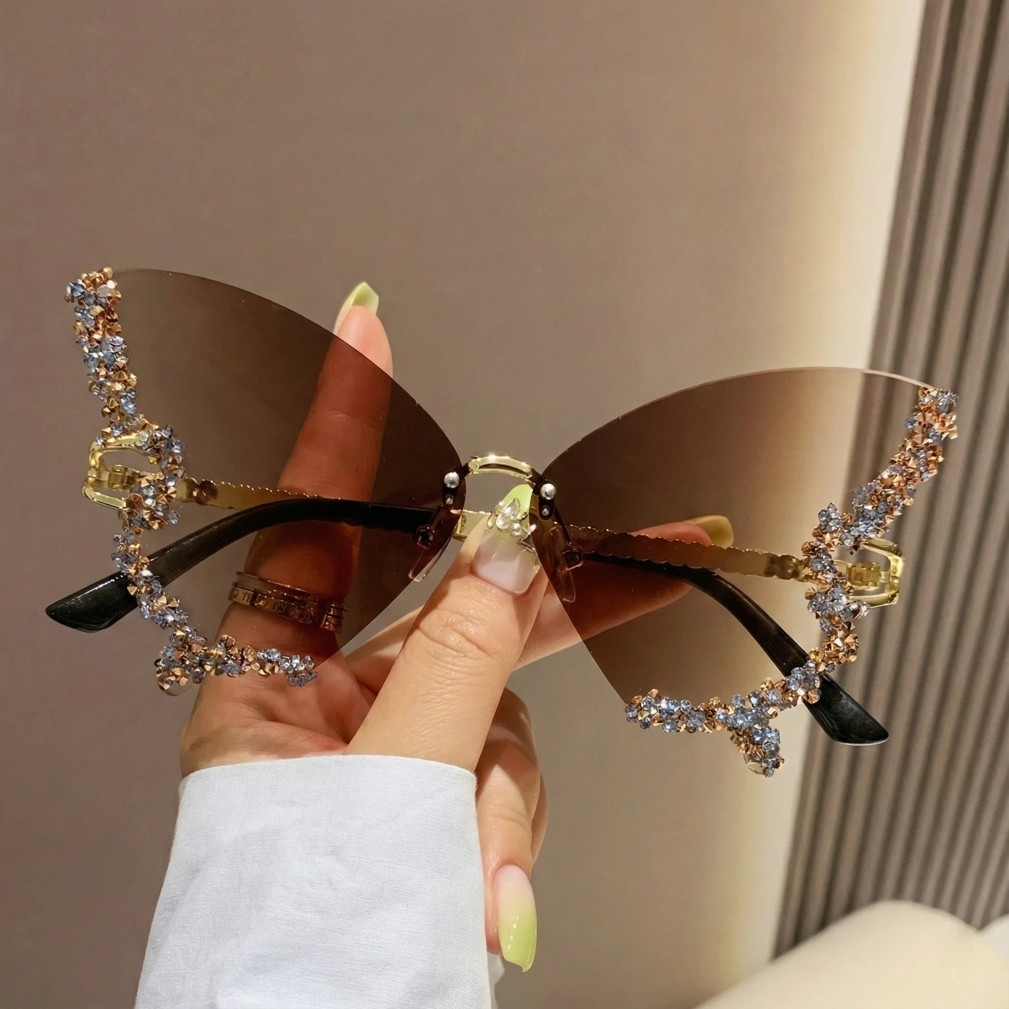 ZAPHIRA CRYSTAL SUNGLASSES - Image 6