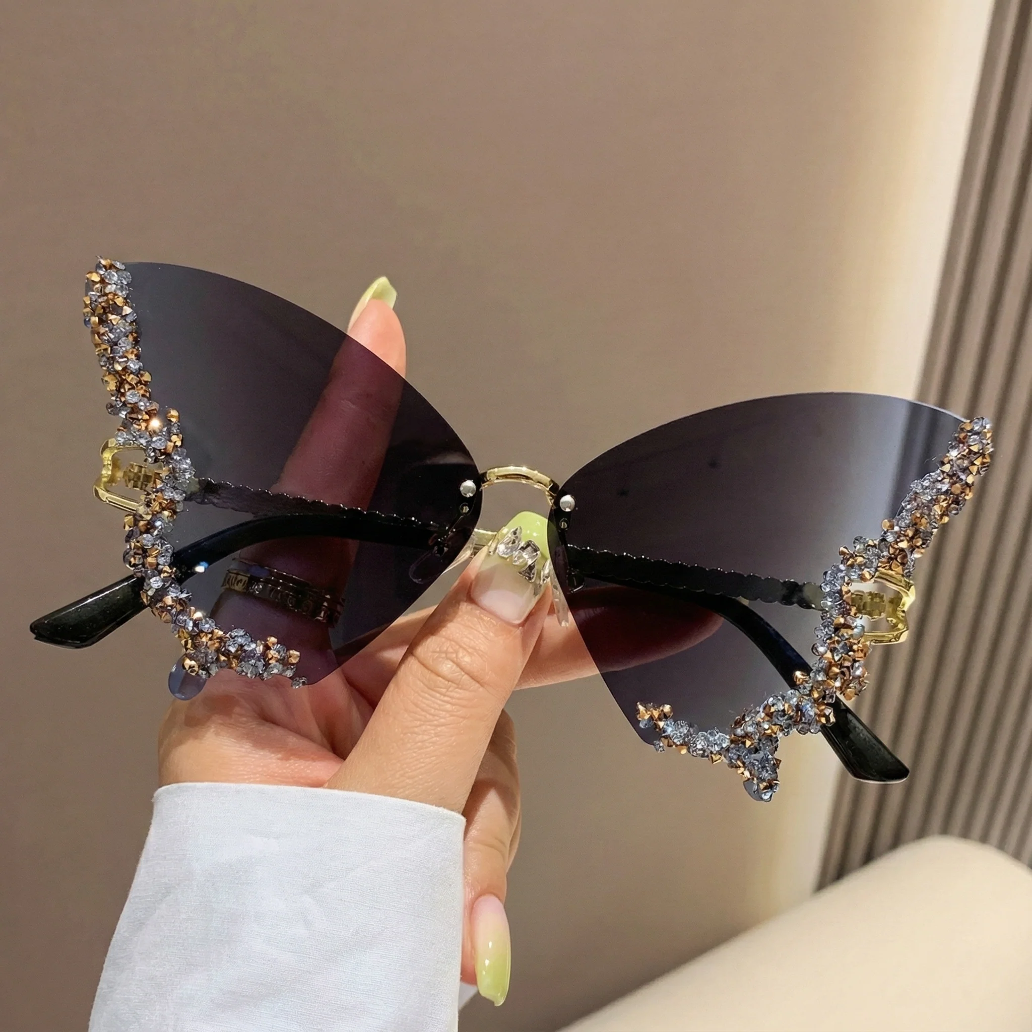 ZAPHIRA CRYSTAL SUNGLASSES - Image 8