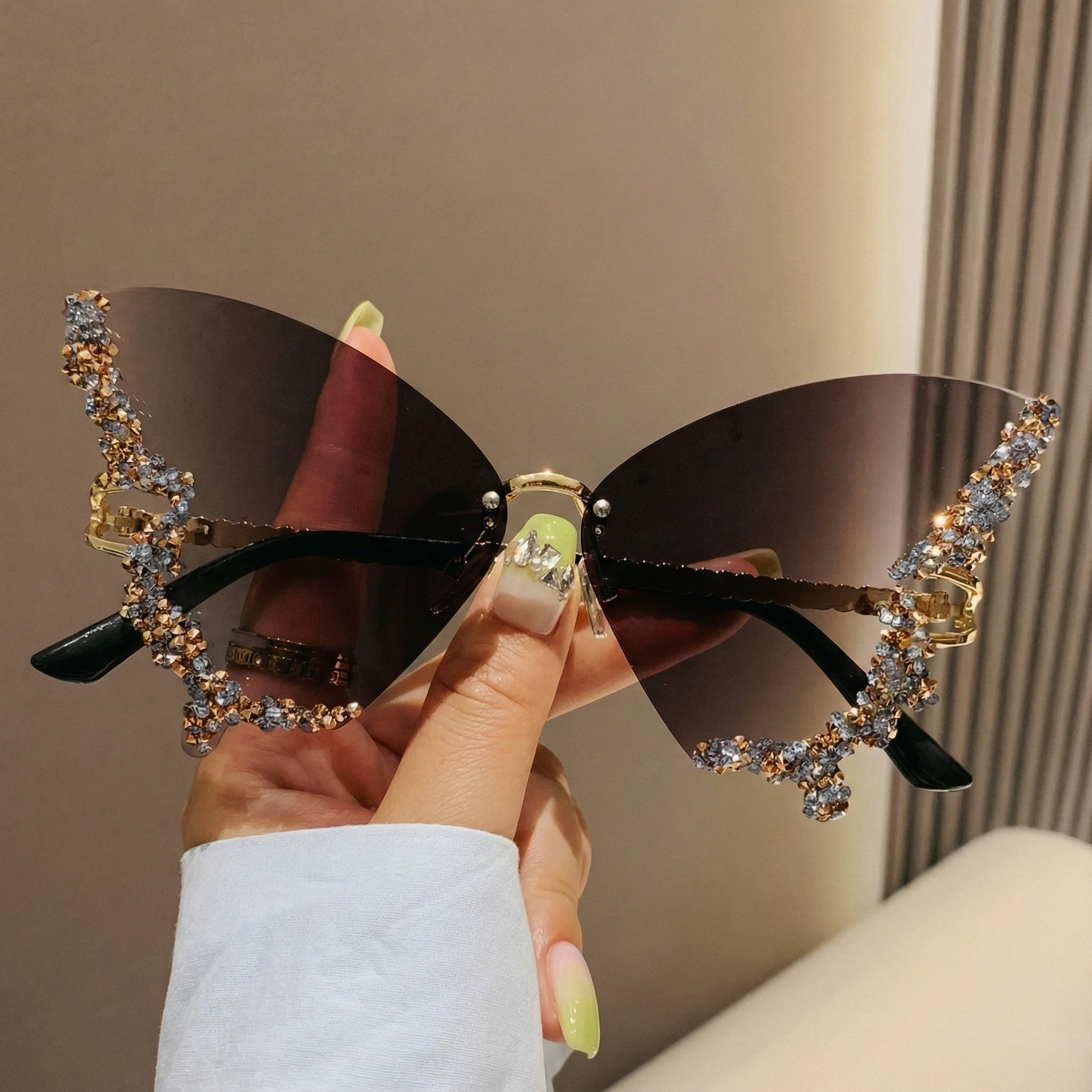 ZAPHIRA CRYSTAL SUNGLASSES - Image 9